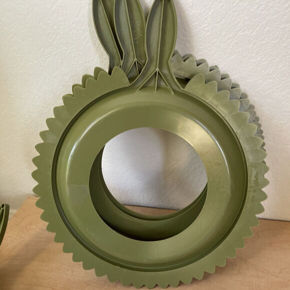 4 Vintage SERVA-PLATE Plastic Paper Plate Holders GREEN Flower Picnic Camping - Picture 11 of 14